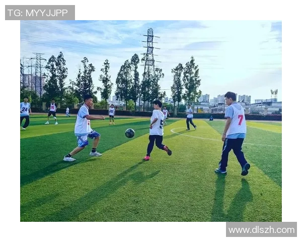 足球守门员扑救技巧解析与训练方法分享熊猫体育全方位指导 足球守门员扑救技巧解析与训练方法分享熊猫体育全方位指导